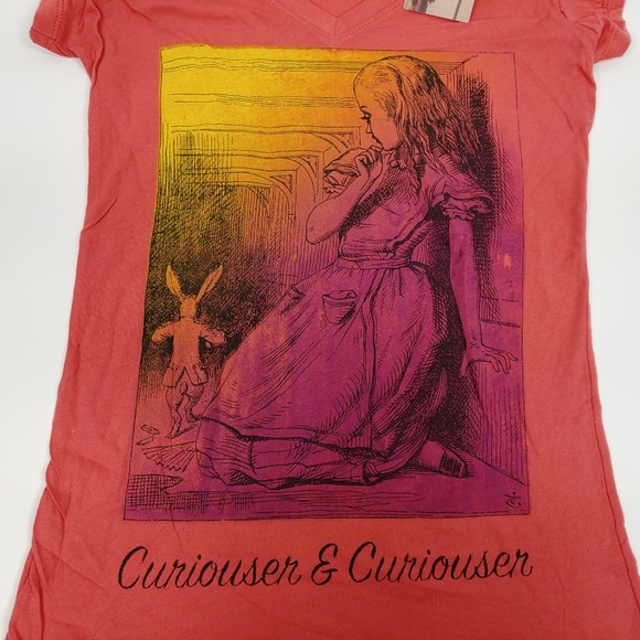NWT Altru Graphic Tee Alice in Wonderland - Picture 2 of 3